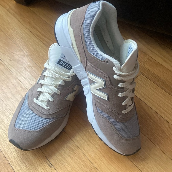 New Balance Other - * LIKE NEW. NO BOX* NEW BALANCE 997H